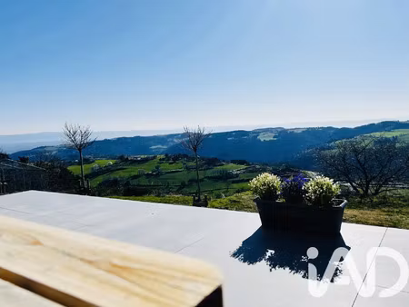 vente maison à saint-georges-en-couzan (42990) : à vendre / 138m² saint-georges-en-couzan