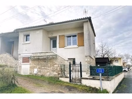 maison mitoyenne 3 chambres avec sous-sol aménagé et terrain clos à gueugnon