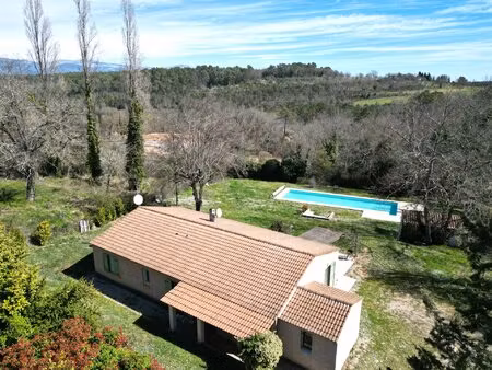 villa plain-pied 130 m2 4 chambres sur un terrain de 2300m2 et un bassin de nage 17x5