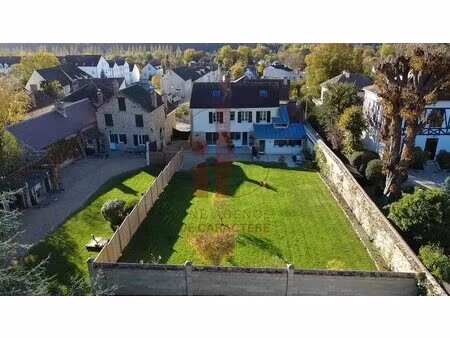 village des bords de seine  maison de caractere de 210 m² edifiee sur jardin de 690 m²...