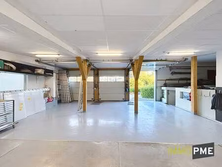 entrepôt avec bureaux