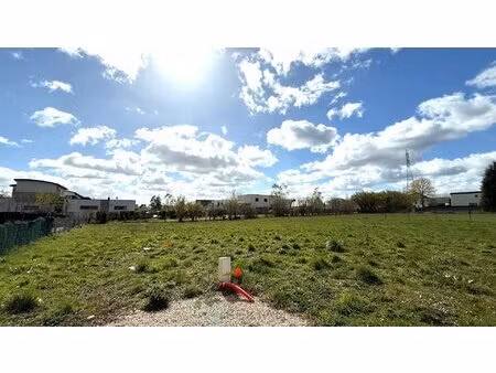 beau terrain 666m2 viabilisé