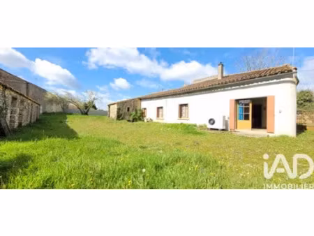 maison de village à irais (79600)