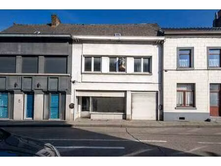 commerce avec appart 2chbres/park.privé/jard./elec conforme