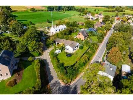 bungalow 4 ch. avec garages et jardin