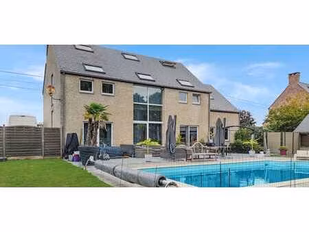 magnifique maison avec studio aménagé et piscine