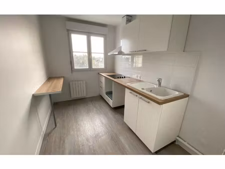 location appartement  m² t-2 à saint-cyr-sur-loire  713 €