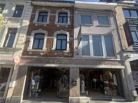 commerce situé au centre ville de bastogne