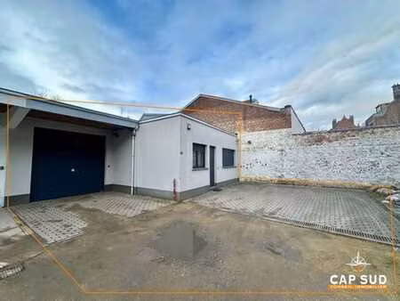 laeken : entrepôt 130m² + 3 parkings