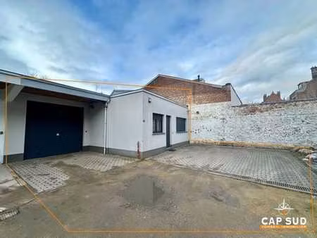 sous option- laeken : entrepôt 130m² + 3 parkings