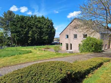 blegny - villa en retrait  5 ch.  2418m² terrain  peb b