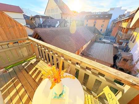 traversant - dernier étage - balcon-terrasse en cour intérieure - 3 caves-dépendances