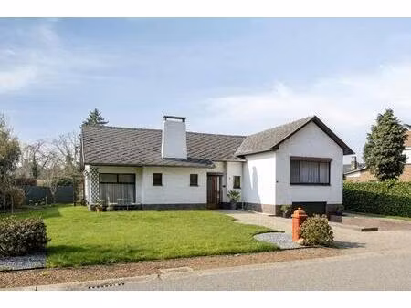 te renoveren splitlevelwoning met 3 slaapkamers in neerharen