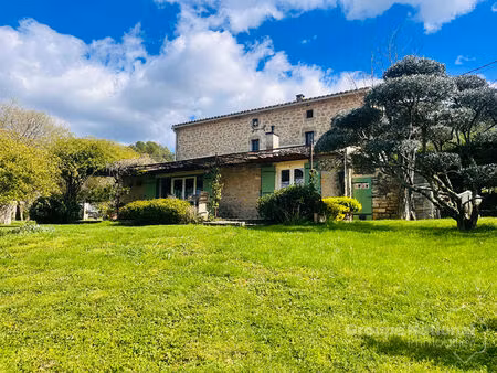 mas de143 m2 sur plus de 1800m2 de terrain avec piscine à goudargues