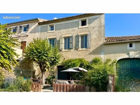 grande maison exploitée en chambres d'hôtes