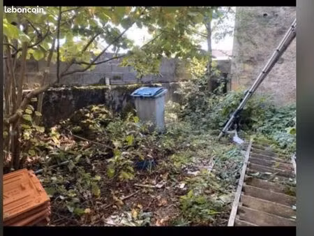 à vendre – maison mitoyenne ancienne à rénover – fort potentiel – aumetz située dans la ch