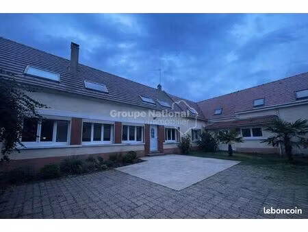 maison rénovée 2019 147m3 – 4 ch dont suite rdc – cour + dépendances – 254 000