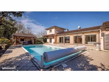 maison familiale avec t2 indépendant + piscine +1600 m2 de terrain