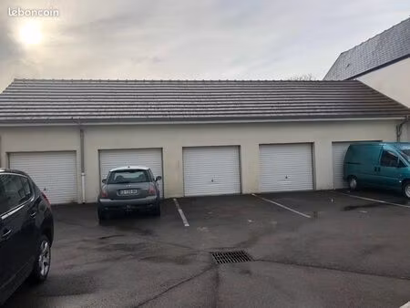 grand garage avec mezzanine à louer