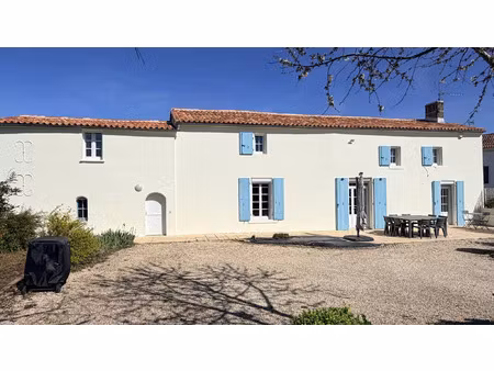 vente longère et corps de ferme à nieul-sur-l'autise (85240) : à vendre / 172m² nieul-sur-