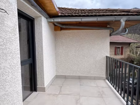 magnifique t3 récent avec balcon et grand garage