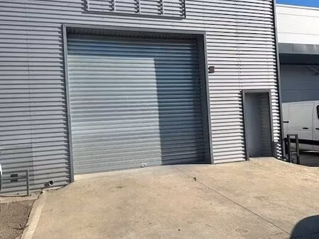 hangar isolé de 142 m² zone d'activité borgo