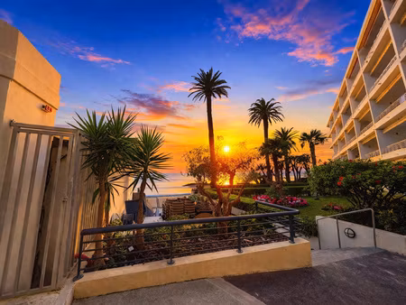 murs commerciaux bord de mer - antibes juan-les-pins 123 m2