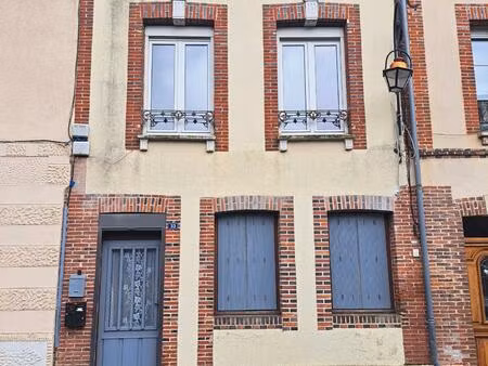 maison centre ville  2 suites parentales avec cour