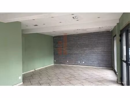 fontainebleau avon local de 40 m² avec sous-sol de 50 m² sur boulevard tres passant