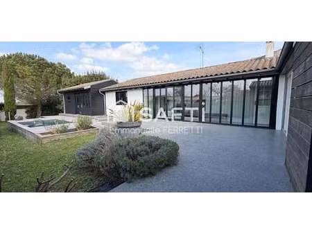 maison avec piscine en bord de mer marans (17)