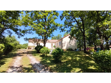 agréable maison contemporaine 100 m2 avec 2 chambres  un gar