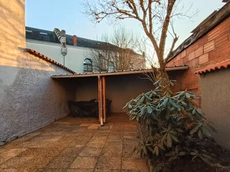 maison de ville avec extérieur