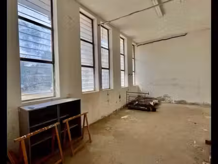 à louer - plusieurs box de stockage 33 m² et 27 m²