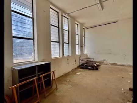 à louer - plusieurs box de stockage à partir de 33m2