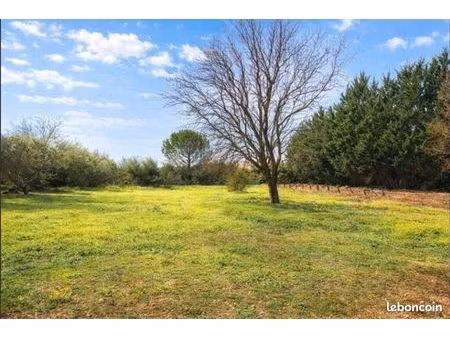 terrain 1 400 m² tavernes