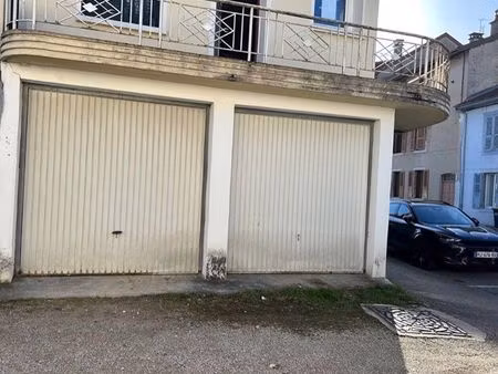 à vendre – 2 garages + cave – 42 m² – oyonnax – 29 000