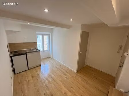 appartement rénové 14m2