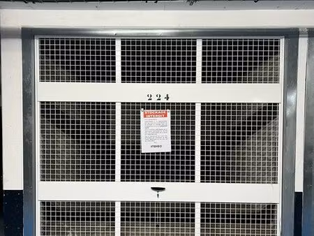 vend box fermé parking joffre hyères