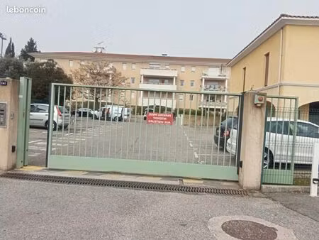 place de parking a brignoles