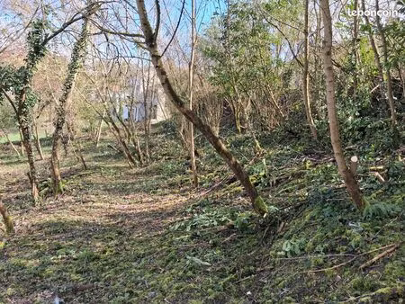 terrain constructible 2670m² + grange