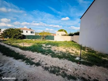 terrain 196 m² cuers