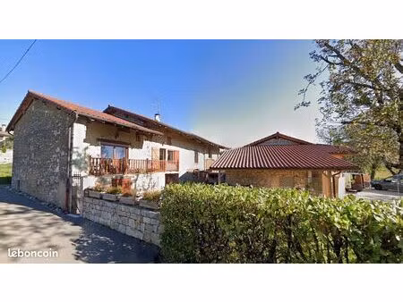 maison ancienne en pierre au charme authentique – 238 m² – terrain 1 684 m² - 3 niveaux