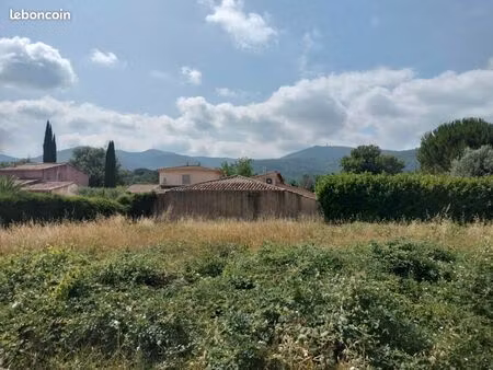 terrain 816 m² gonfaron