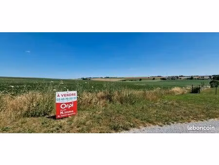 terrain 668 m² homblieres