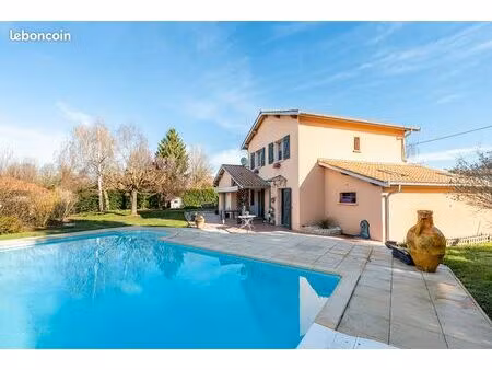 villa 5 pièces 137 m²