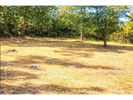 terrain 650 m² brignoles