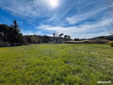 terrain 1 030 m² flassans sur issole
