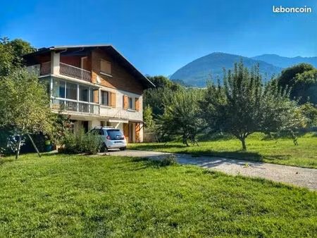 maison en auto-consommation rénovée : 125 25m² (6pcs) + combles aménagés 51.53m² (4pcs) + 