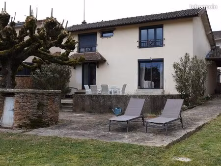 charmante maison rénovée avec grand terrain