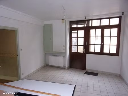 souvigny  maison avec cour (2 logements possible)